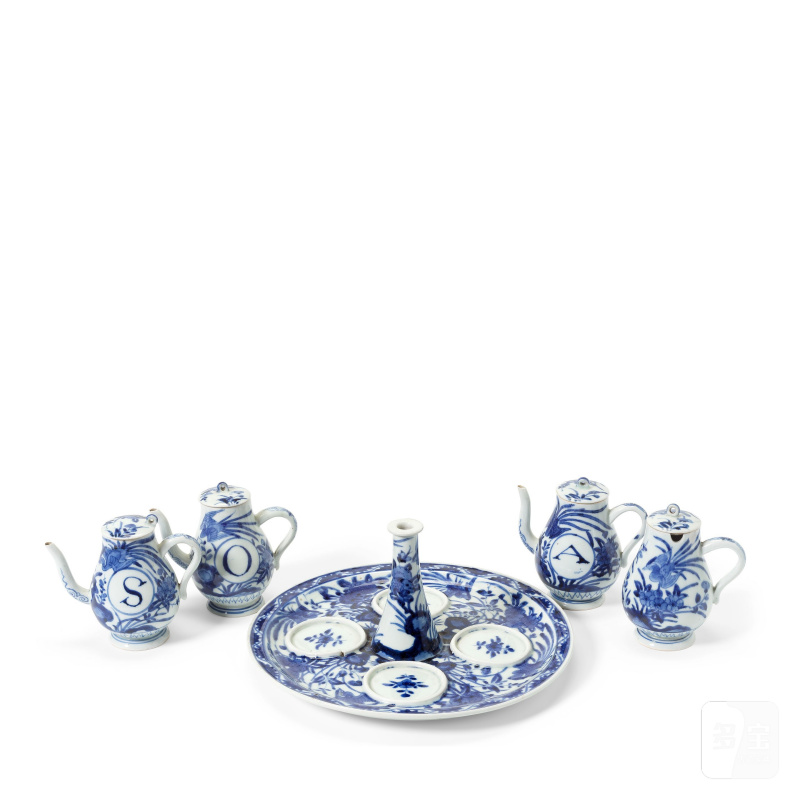江戶時代 十七世紀晚期 青花有田燒佐料壺一組 | AN ARITA BLUE AND WHITE CONDIMENT SET - 图2